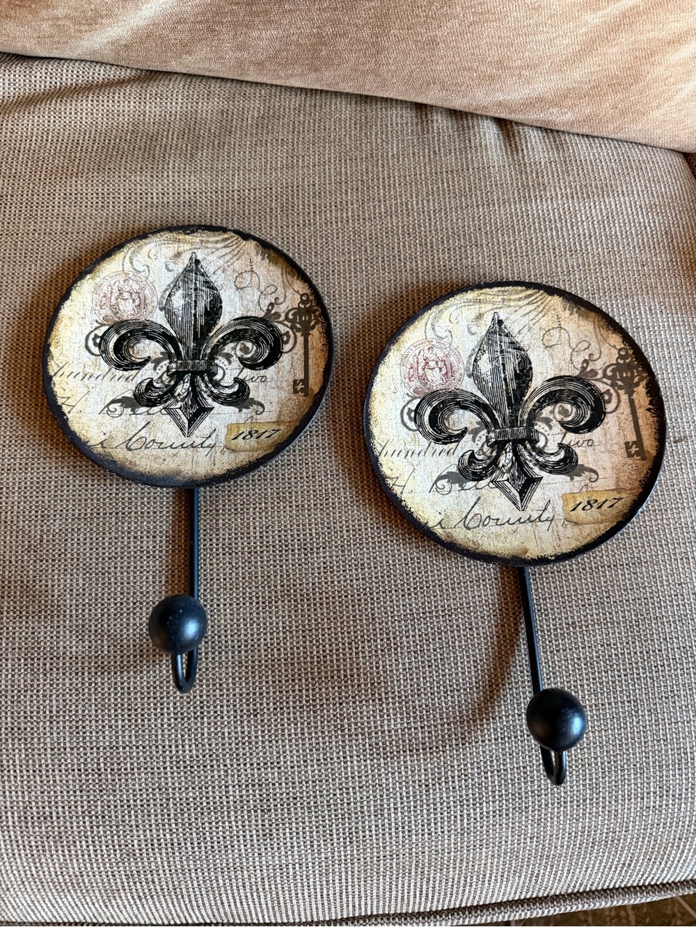 Antique Look Fleur-de-Lis Set/2 Wall Hooks